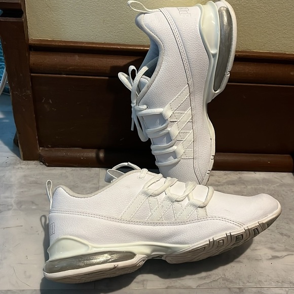 Puma  NWOT  Soft foot + optimal comfort walk/ run everyday Shoes  White Size 6.5 - Picture 8 of 10